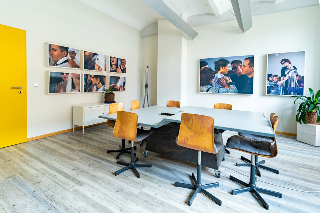 Blick in einen Meetingraum des TUECHTIG